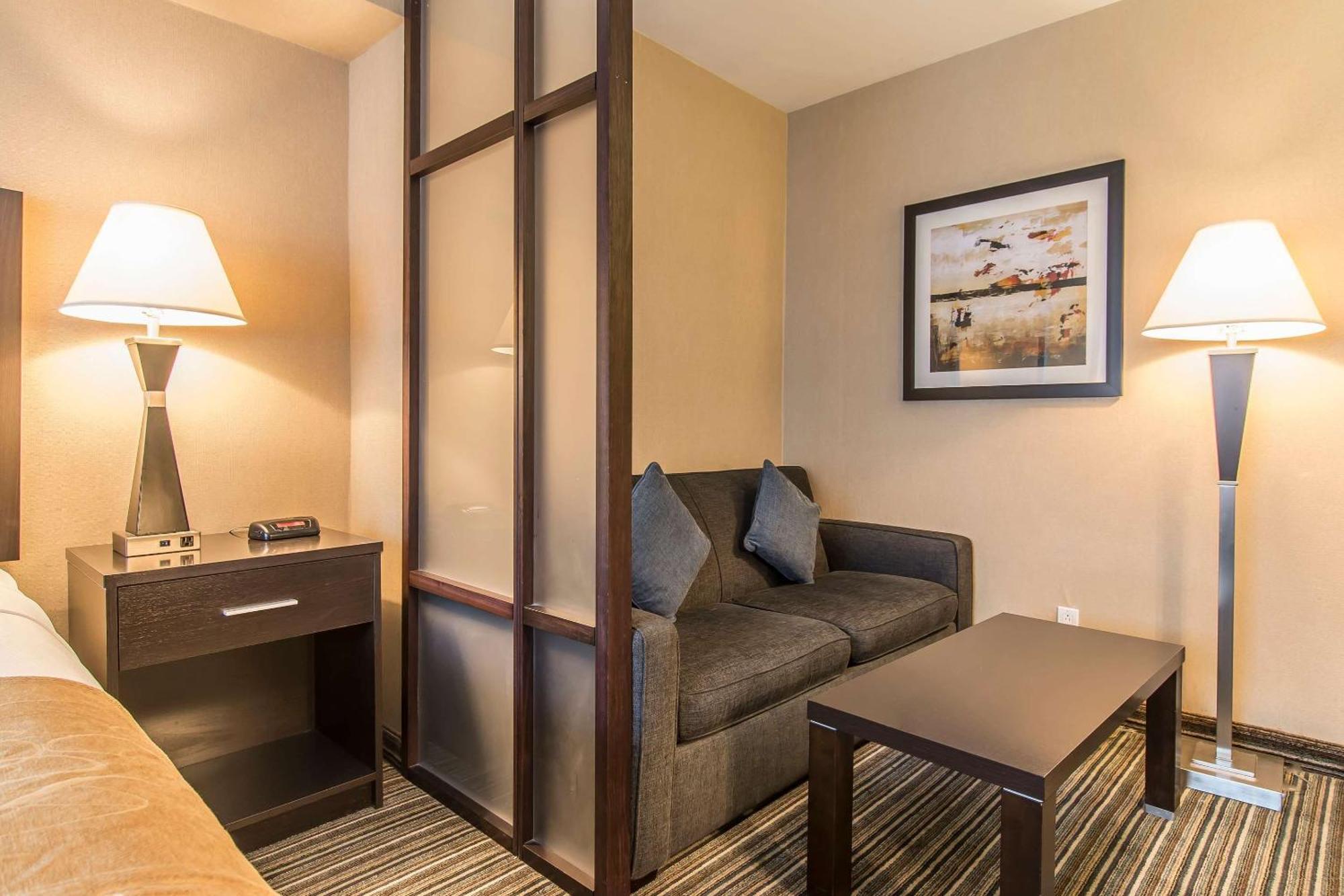 Comfort Suites Downtown Montréal Kültér fotó